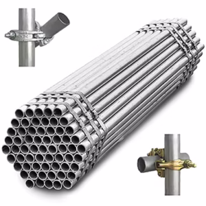 تصویر لوله‌های داربستی ضخیم و سنگین در پروژه ساختمانی