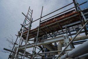 لوله داربستی فلزی در پروژه ساختمانی