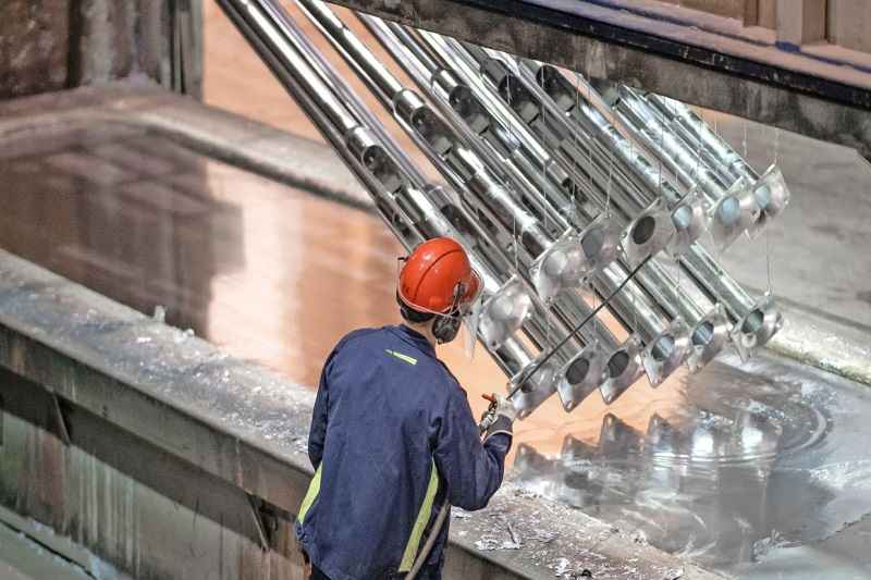 آمادهسازی سطح لوله قبل از گالوانیزه و مراحل زنگزدایی